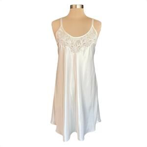 Best United Garment Co. Lingerie Cream Slip / Slip Dress Sz MED Satin and Lace